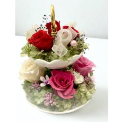 Alternative view of 【フラワーカクテル】スイーツスタンド プリザーブドフラワー アレンジギフト 2段スタンド／クリアギフトケース入り（高さ16cm×幅12cm×奥行12cm)