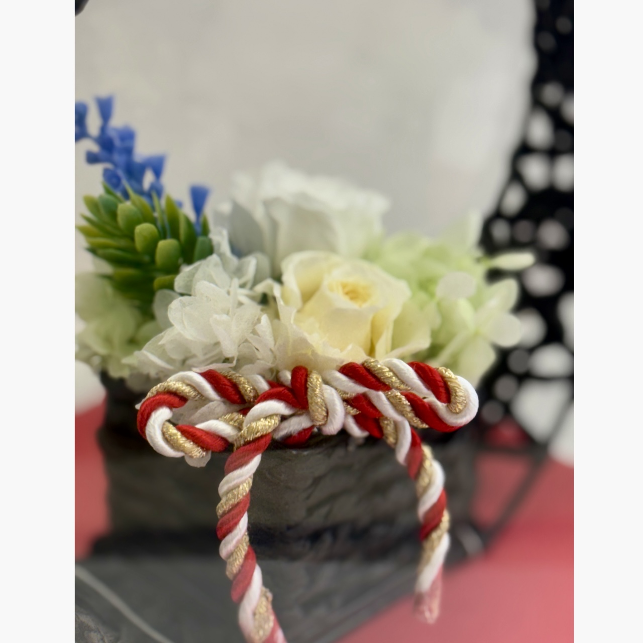 【YMK】プリザーブドフラワーギフト 和風フラワーアレンジ（小ケース） 和風ギフトや母の日、敬老の日にもピッタリ - 画像 (2)